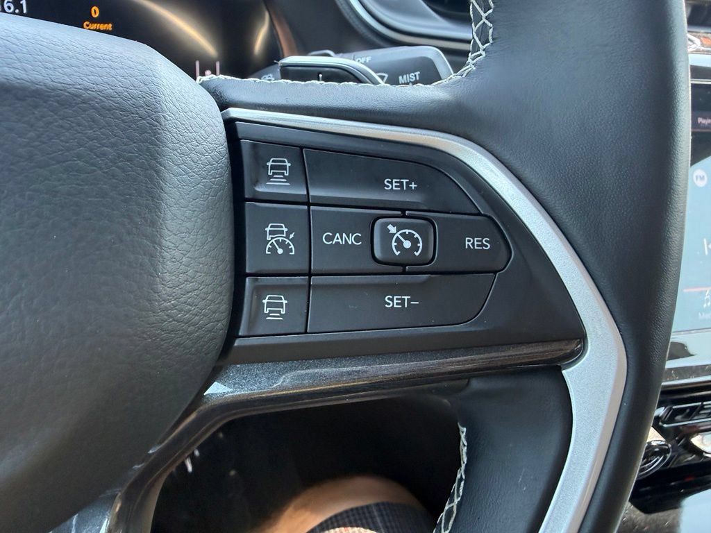 Used 2021 Jeep Grand Cherokee L Laredo AWD/4WD image 18
