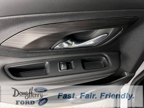 Used 2024 GMC Terrain SLT image 29