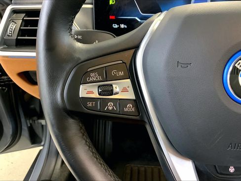 Used 2023 BMW i4 eDrive40 RWD image 23