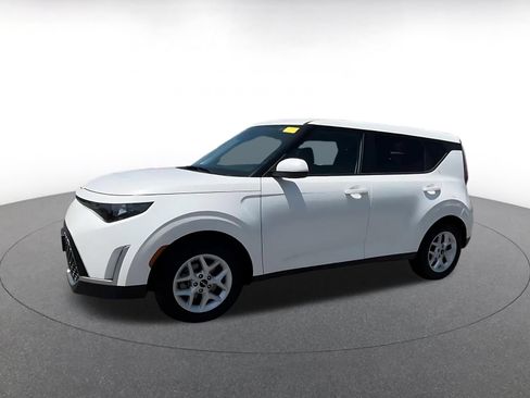 Used 2025 Kia Soul LX w/ LX Technology Package FWD image 8