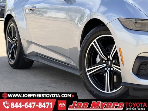Used 2025 Ford Mustang Premium image 11