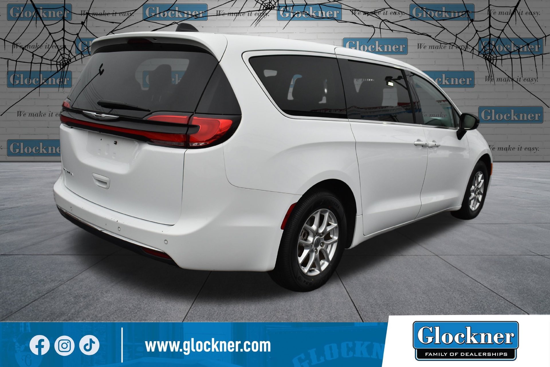 Used 2024 Chrysler Pacifica Touring-L FWD image 6