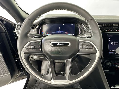 Used 2023 Jeep Grand Cherokee Altitude image 11