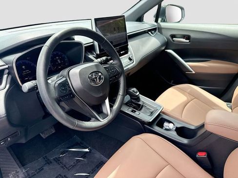 Used 2026 Toyota Corolla Cross XLE w/ Convenience Package FWD image 9