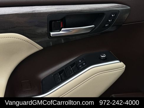 Used 2021 Toyota Highlander Limited FWD image 26
