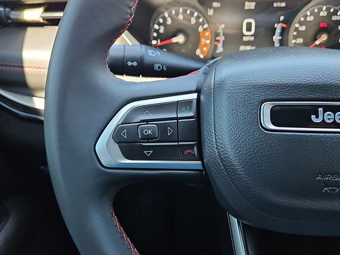 Used 2025 Jeep Compass Trailhawk AWD/4WD image 16