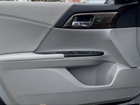 Used 2017 Honda Accord EX-L image 21