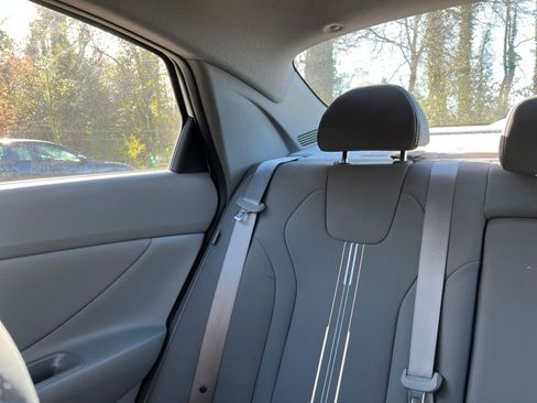 Used 2025 Hyundai Elantra SEL image 38