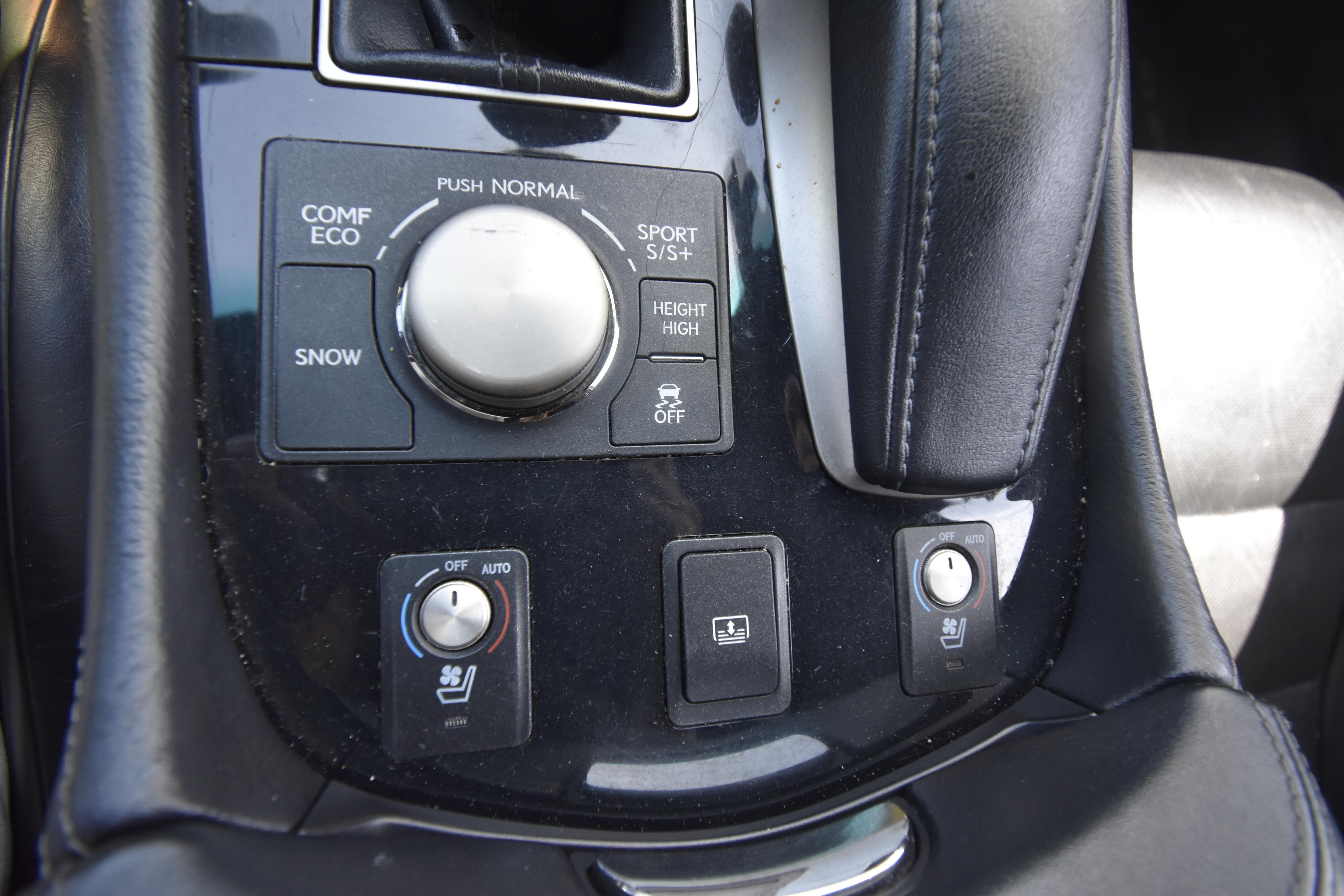 Used 2013 Lexus LS 460 w/ F-Sport Pkg RWD image 19