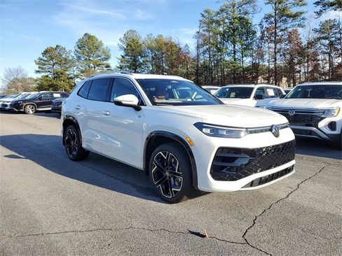 New 2026 Volkswagen Tiguan SEL R-Line image 3