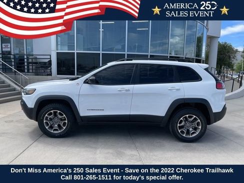 Used 2022 Jeep Cherokee Trailhawk AWD/4WD image 2