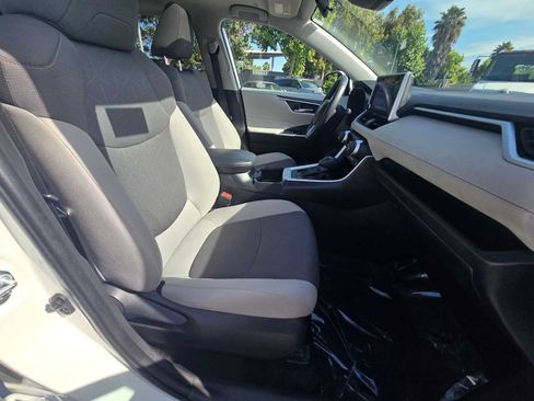 Used 2025 Toyota RAV4 XLE AWD/4WD image 10