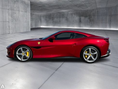 Used 2020 Ferrari Portofino image 3