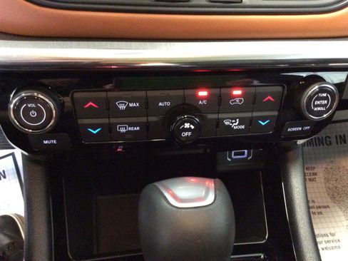 Used 2024 Jeep Compass Limited image 29