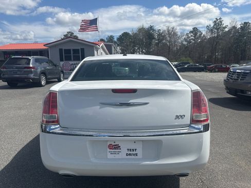 Used 2014 Chrysler 300 RWD image 5