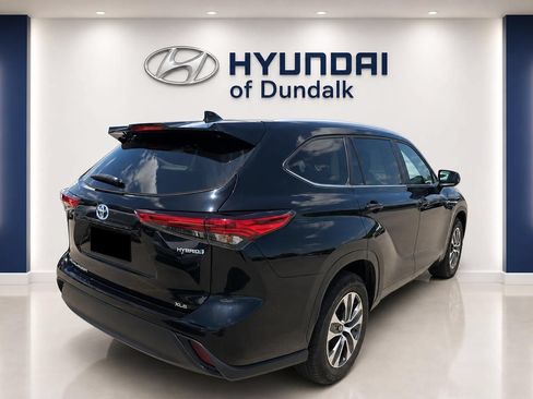 Used 2023 Toyota Highlander XLE FWD image 4