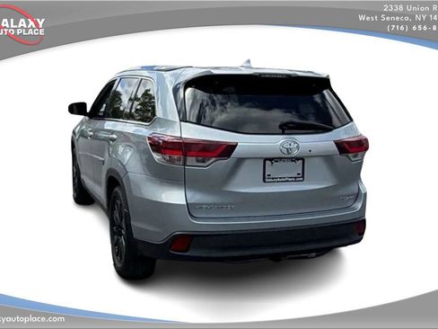 Used 2019 Toyota Highlander SE AWD/4WD image 7