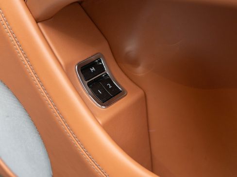 Used 2017 Bentley Bentayga image 36