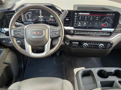 Used 2025 GMC Sierra 1500 SLT AWD/4WD image 14