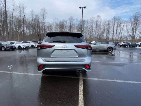 Certified 2025 Toyota Highlander XSE image 12