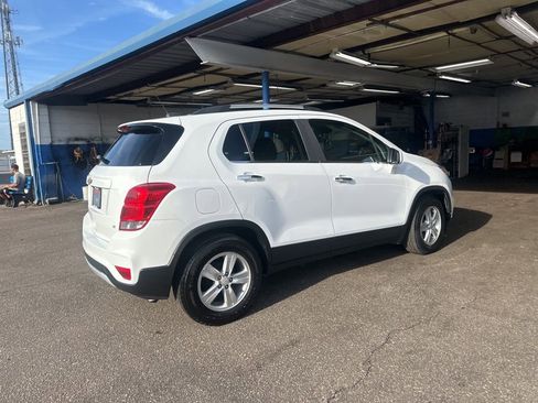 Used 2019 Chevrolet Trax LT w/ LT Convenience Package image 4