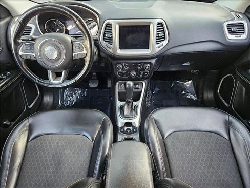 Used 2018 Jeep Compass Latitude w/ Popular Equipment Group FWD image 17