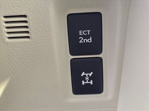 Used 2023 Lexus GX 460 Premium w/ Accessory Package AWD/4WD image 27