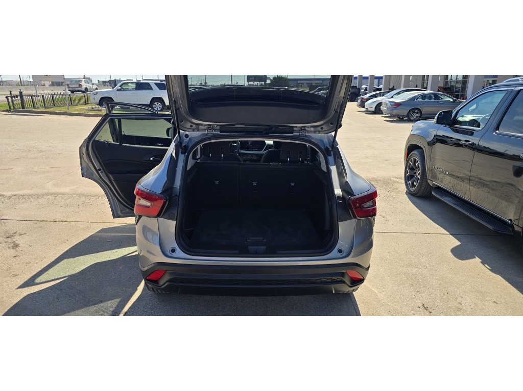 Used 2025 Chevrolet Trax LS w/ LS Convenience Package FWD image 10