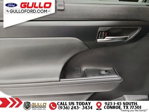 Used 2025 Toyota Highlander XSE image 17