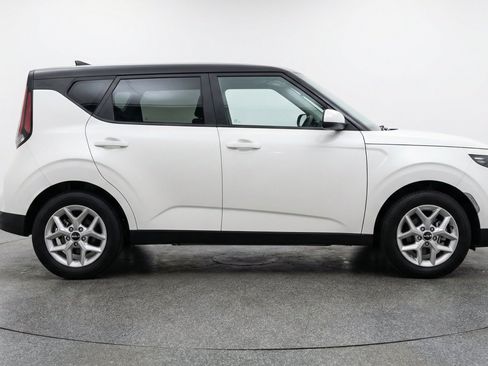 Used 2025 Kia Soul LX w/ LX Technology Package FWD image 14