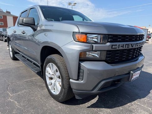 Used 2019 Chevrolet Silverado 1500 Custom w/ Custom Convenience Package AWD/4WD image 4