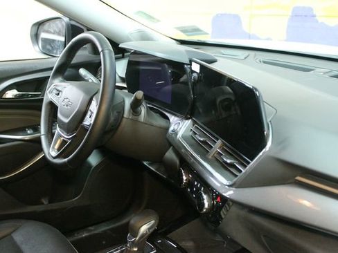 Used 2025 Chevrolet Trax ACTIV w/ Sunroof Package image 10