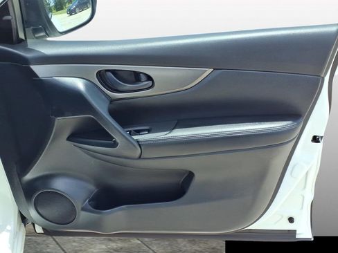 Used 2021 Nissan Rogue Sport S FWD image 11