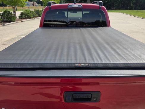 Used 2021 Toyota Tacoma SR5 AWD/4WD image 9