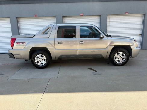 Used 2002 Chevrolet Avalanche 2WD image 5
