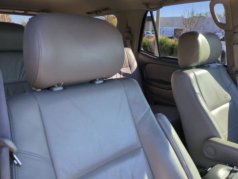 Used 2007 Toyota Sequoia SR5 image 7