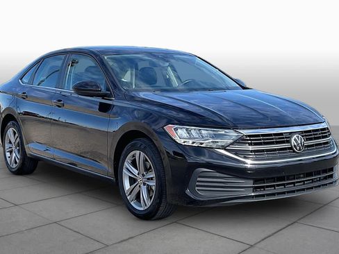 Used 2024 Volkswagen Jetta SE FWD image 3