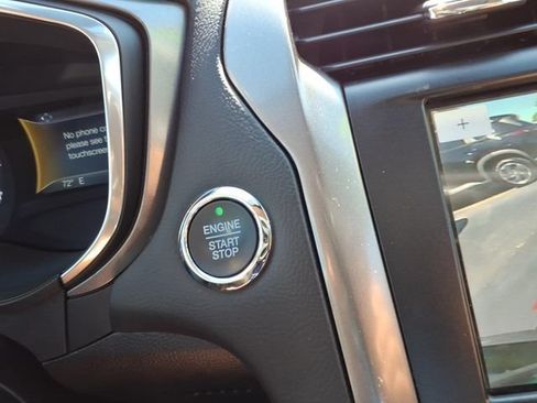 Used 2020 Ford Fusion SE FWD image 29