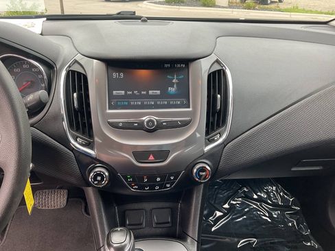 Used 2016 Chevrolet Cruze LT FWD image 18
