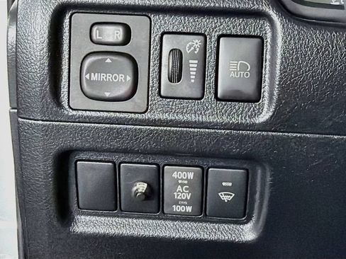 Used 2022 Toyota 4Runner SR5 Premium w/ Moonroof Package RWD image 15