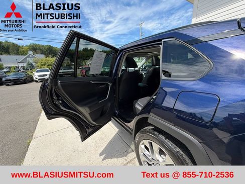 Used 2023 Toyota RAV4 XLE AWD/4WD image 40