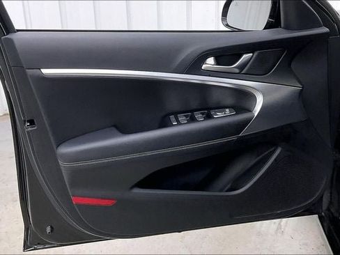 Used 2025 Genesis G70 2.5T image 20