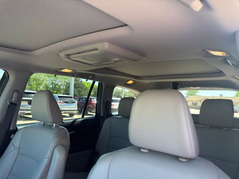 Used 2016 Honda Pilot Elite image 11