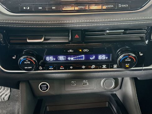 Used 2021 Nissan Rogue SL w/ Premium Package image 24