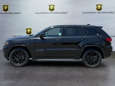 Used 2022 Jeep Grand Cherokee Laredo X RWD image 2