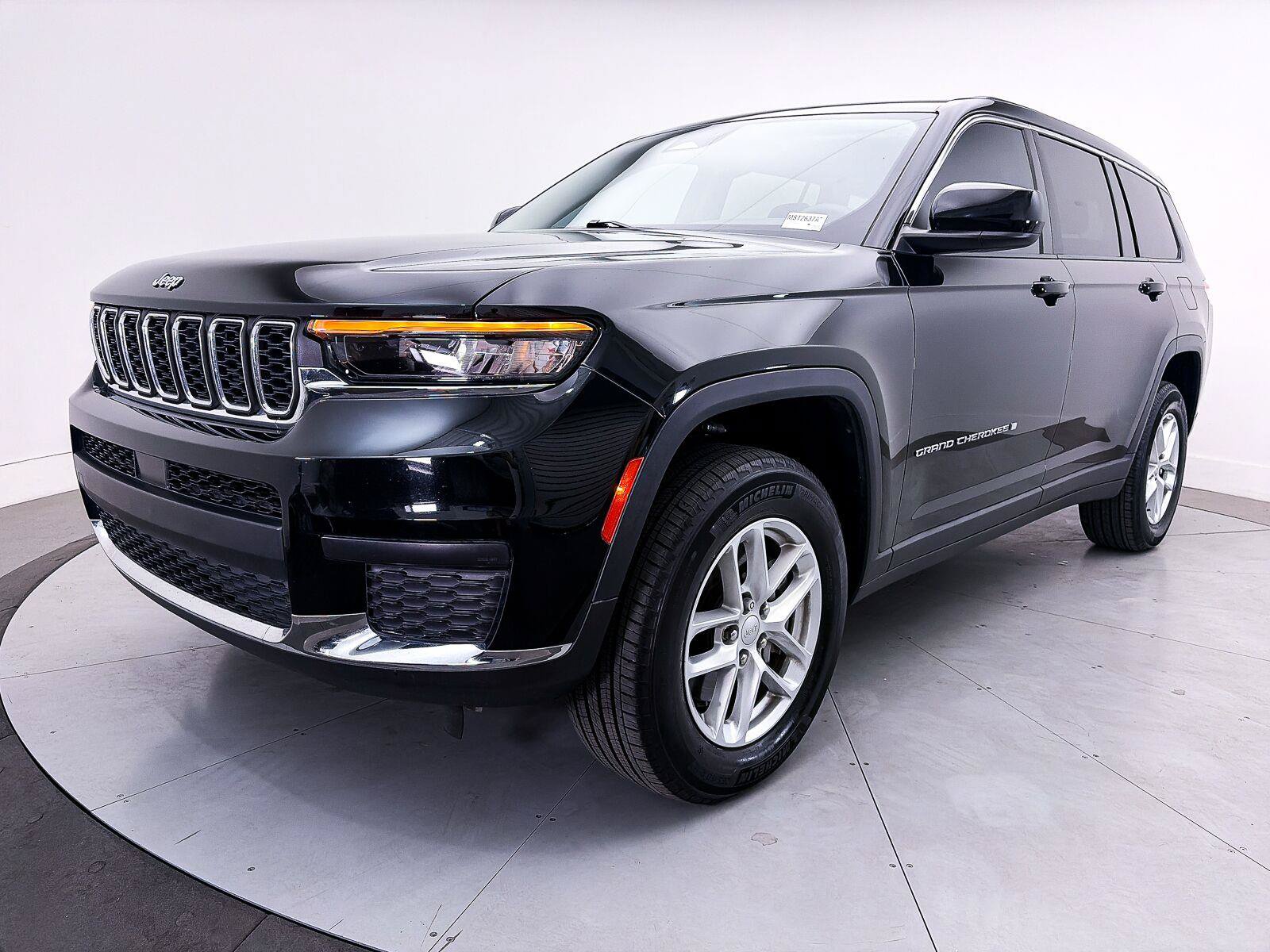 Used 2023 Jeep Grand Cherokee L Laredo w/ Luxury Tech Group I AWD/4WD image 11