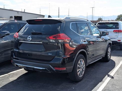 Used 2017 Nissan Rogue SV FWD image 2
