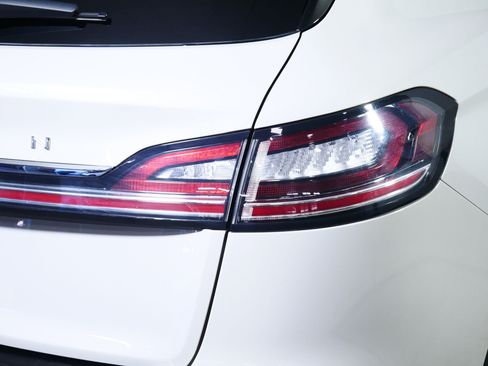 Used 2022 Lincoln Nautilus Reserve AWD/4WD image 17