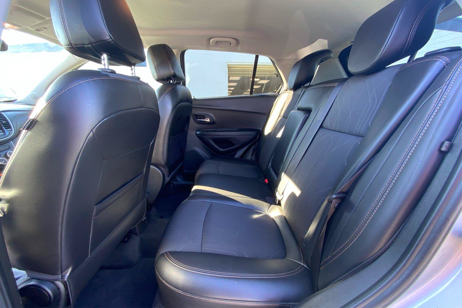Used 2019 Chevrolet Trax LT w/ LT Convenience Package AWD/4WD image 11