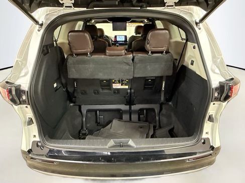 Used 2021 Toyota Sienna Platinum image 28
